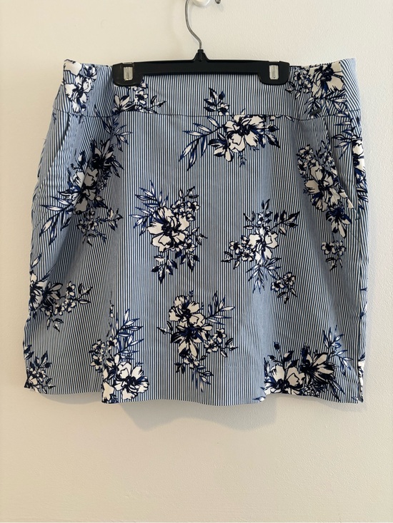 S.C. & Co. Pants - S.C. & Co. Blue and White Floral Print Skort Tummy Control